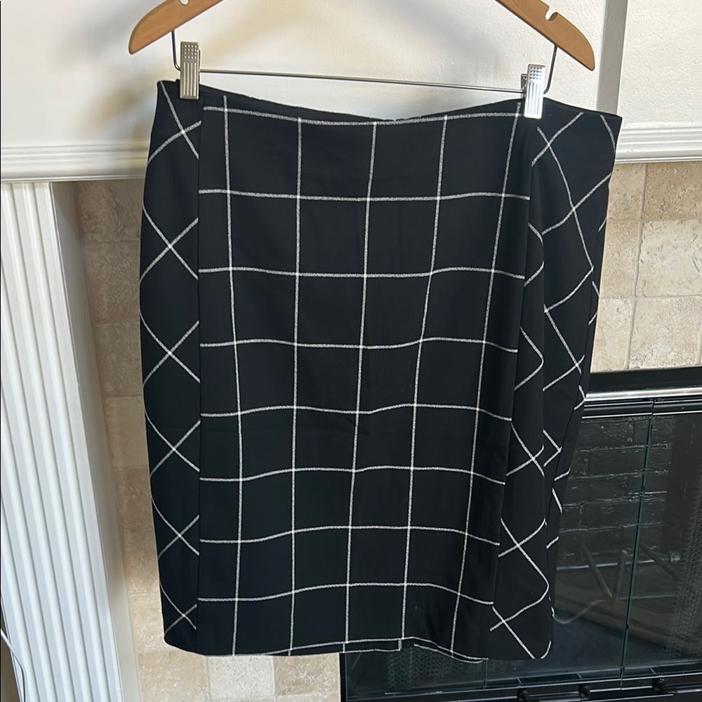 Plus Size Lane Bryant Black and White Pencil Skirt